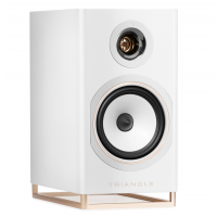 Triangle Capella vesmírna biela